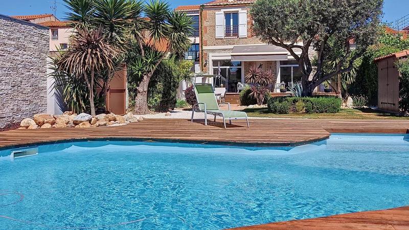 Maison - 214 m² - 6 pièces