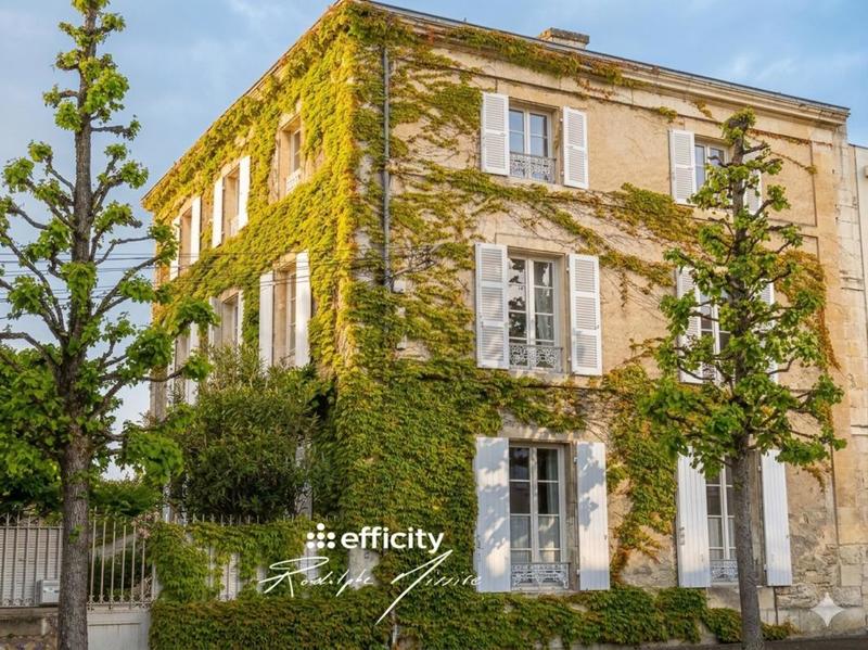 Maison - 240 m² - 8 pièces