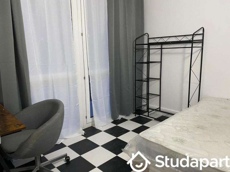 Chambre - 12 m² - 1 pièce