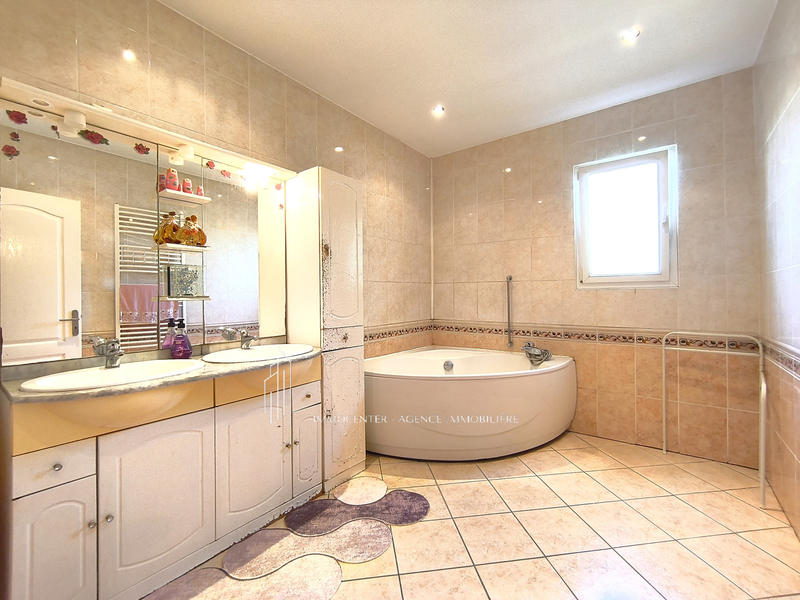 Villa - 140 m² - 5 pièces