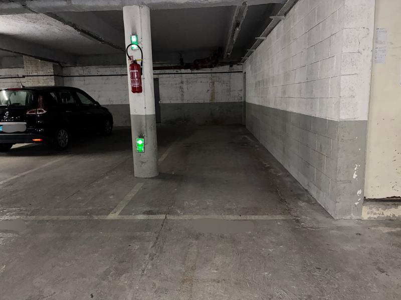 Parking / Garage - 193 m²