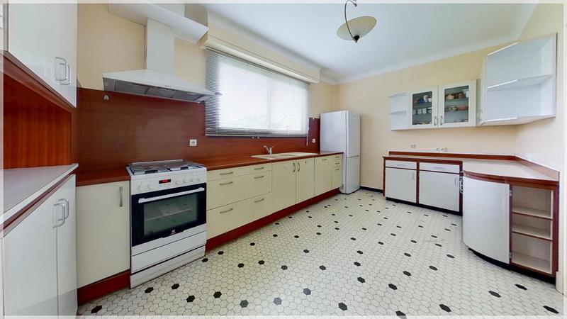 Maison traditionnelle - 185 m² - 6 pièces