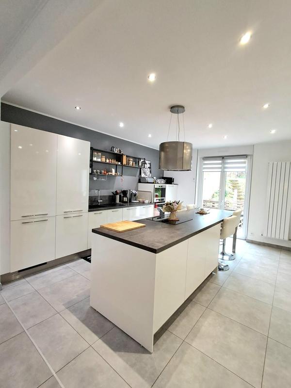 Maison - 163 m² - 7 pièces