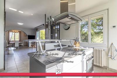 Maison - 98 m² - 6 pièces