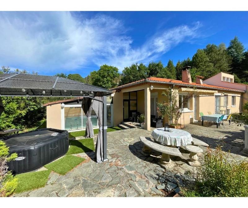 Maison - 182 m² - 10 pièces