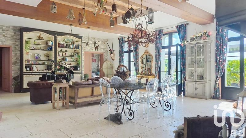 Maison - 370 m² - 8 pièces