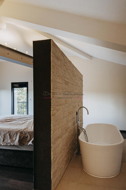 Maison - 350 m² - 8 pièces