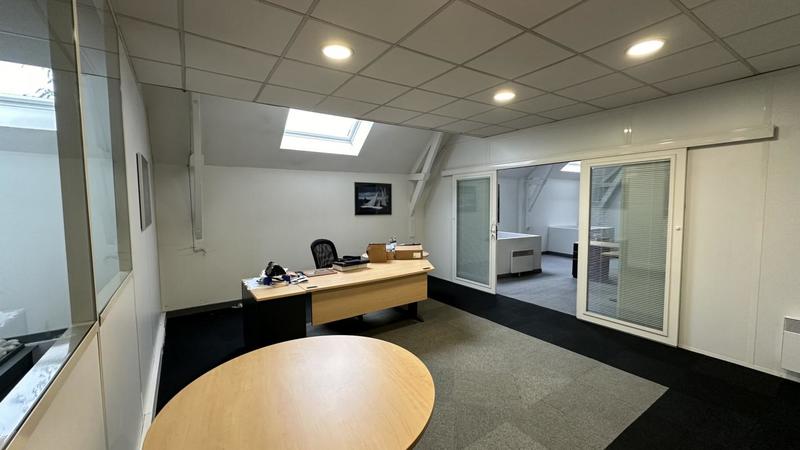 Bureau - 335 m²