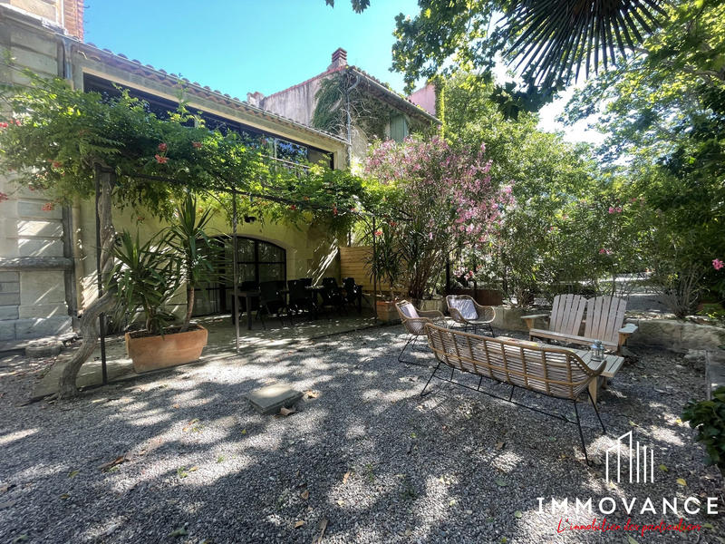 Maison - 747 m² - 23 pièces