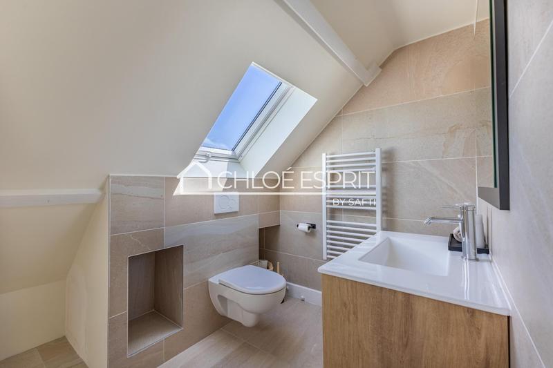 Maison - 167 m² - 10 pièces