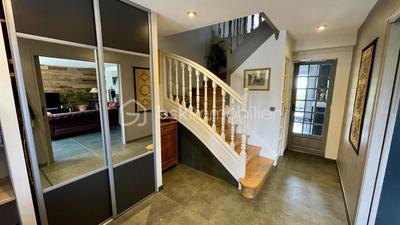 Maison - 241 m² - 8 pièces