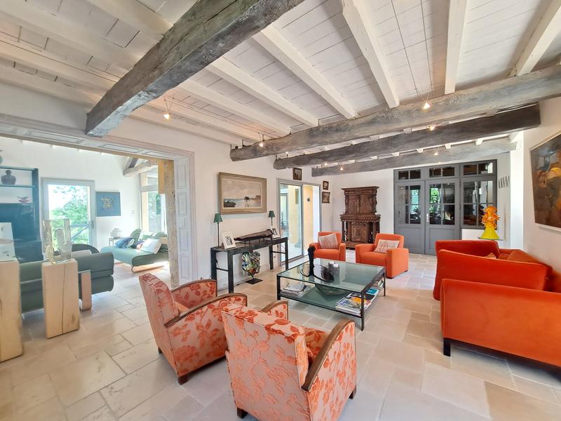 Maison - 362 m² - 9 pièces