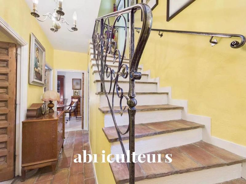 Maison - 276 m² - 7 pièces