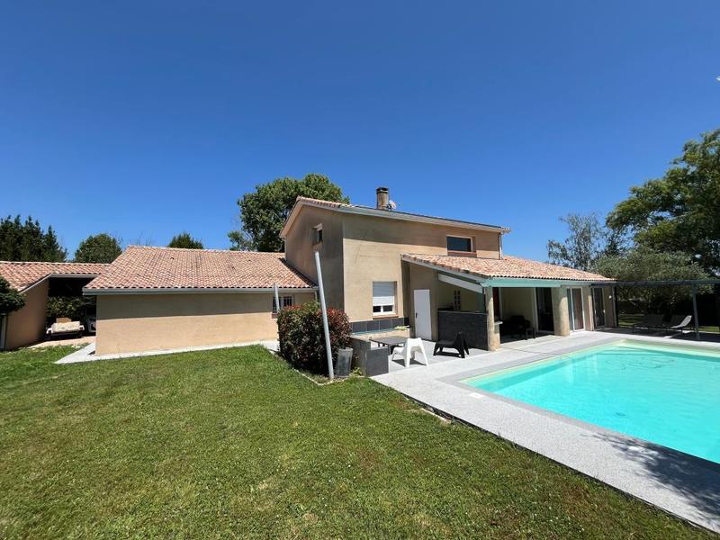 Maison - 208 m² - 5 pièces