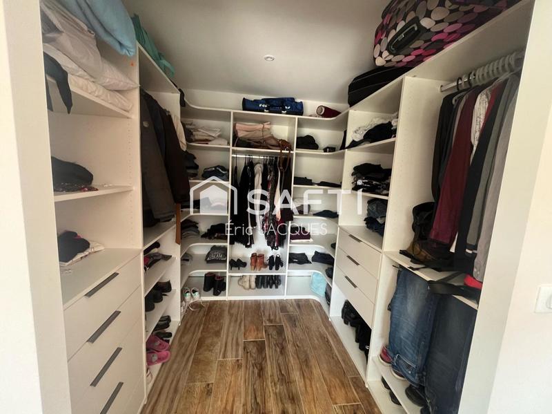 Maison - 219 m² - 7 pièces