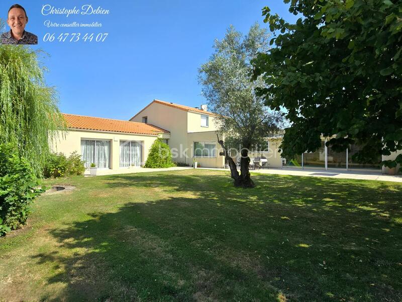 Pavillon - 211 m² - 6 pièces