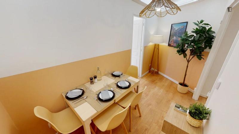 Chambre - 12 m² - 3 pièces