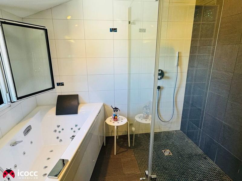 Maison - 303 m² - 11 pièces