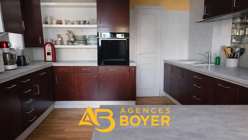 Maison - 304 m² - 8 pièces