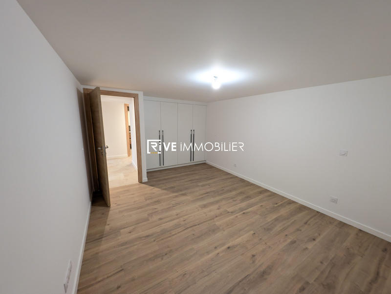 Maison - 241 m² - 7 pièces