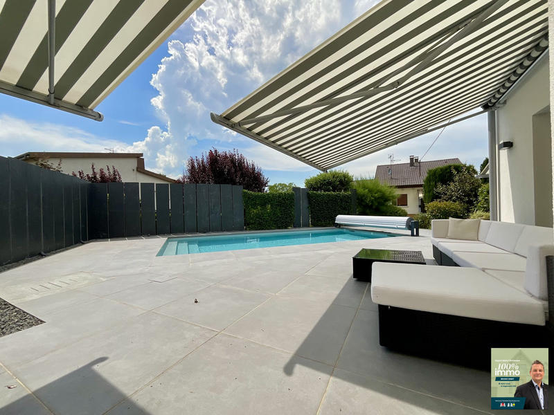 Maison - 256 m² - 7 pièces