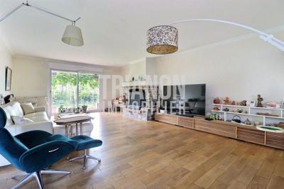 Maison - 241 m² - 8 pièces