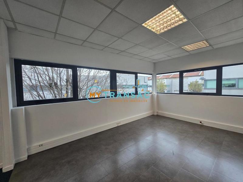 Local d'activité / Entrepôt - 822 m²