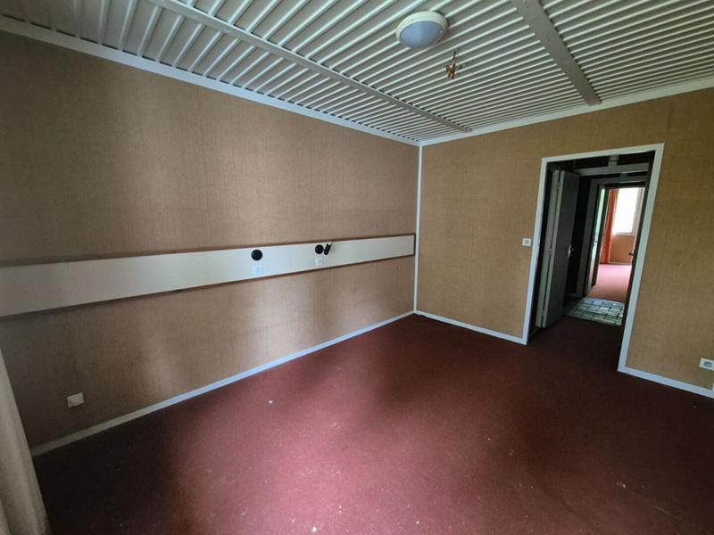 Maison - 3 712 m² - 59 pièces