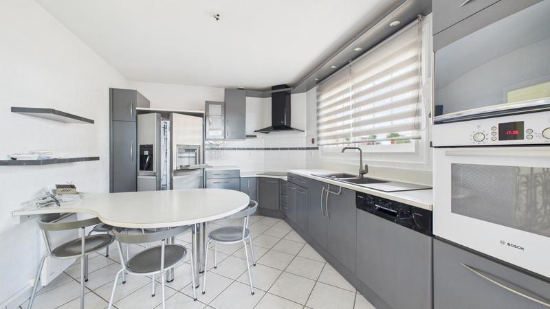 Maison - 207 m² - 7 pièces