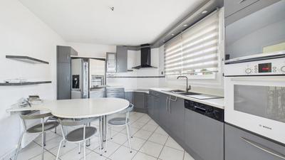 Maison - 207 m² - 7 pièces