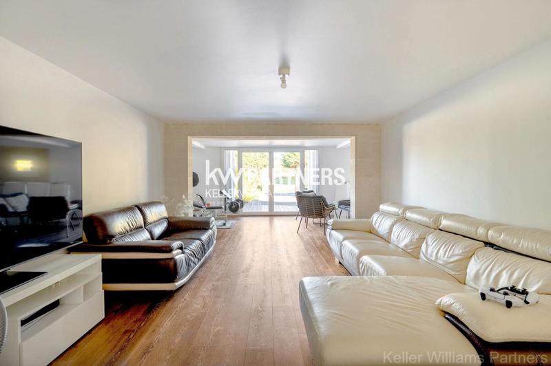 Maison - 213 m² - 8 pièces