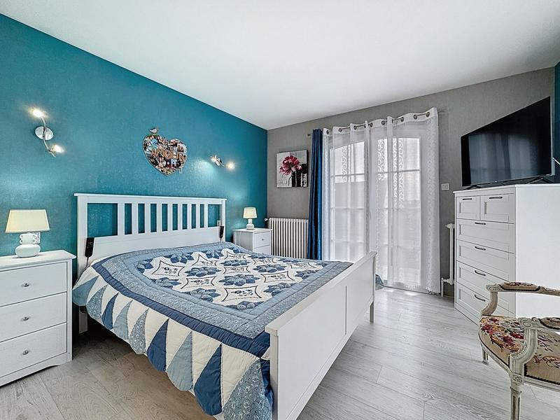 Maison - 230 m² - 9 pièces