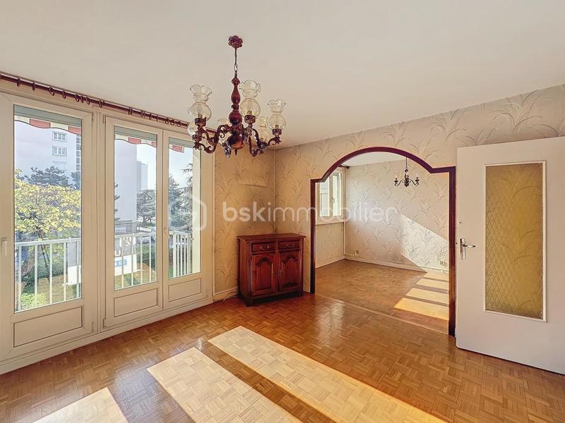 Appartement - 80 m² - 5 pièces