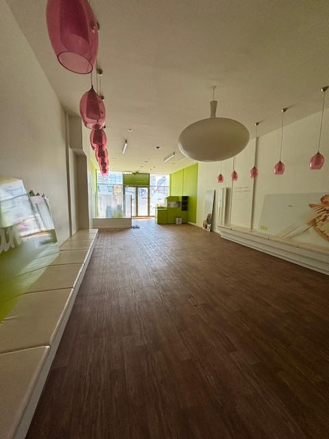 Local commercial - 100 m² - 3 pièces