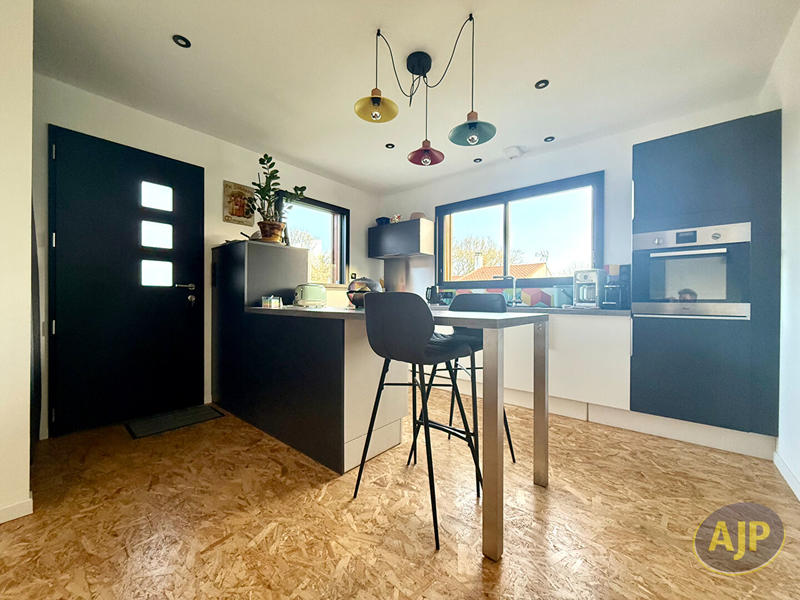 Maison - 97 m² - 5 pièces