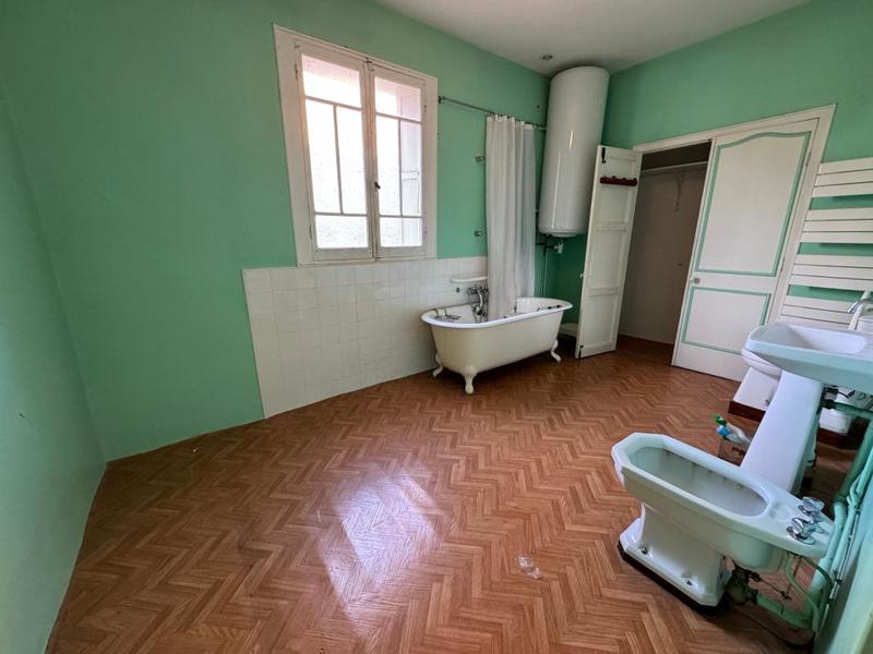 Maison - 376 m² - 2 pièces