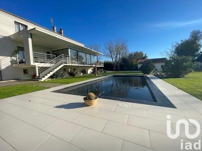 Maison - 290 m² - 9 pièces