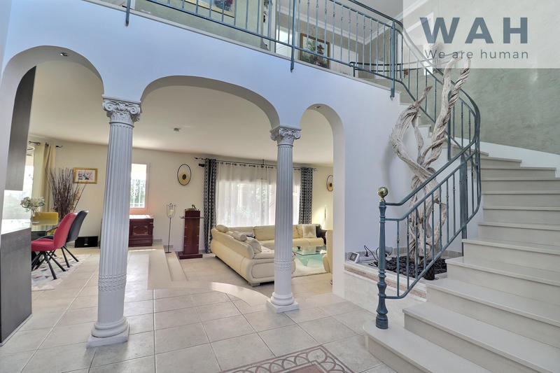 Villa - 226 m² - 7 pièces