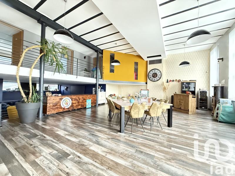 Maison - 300 m² - 8 pièces