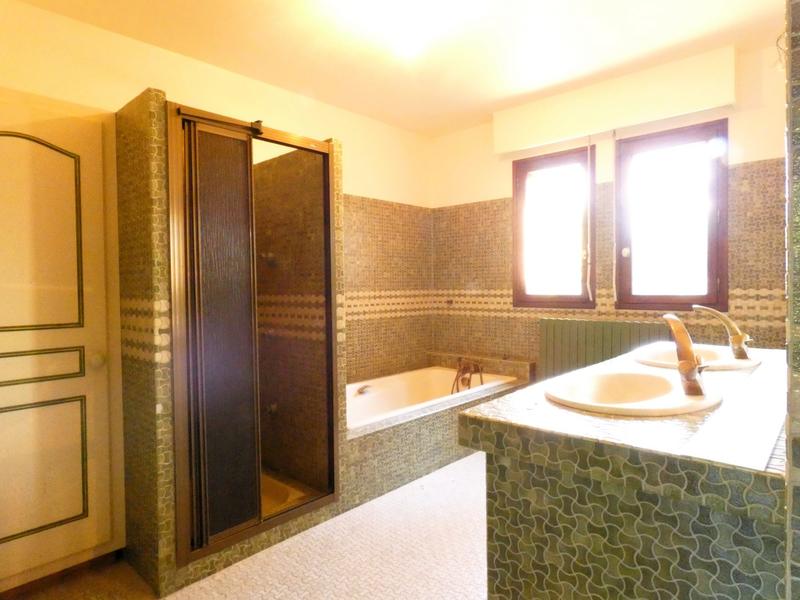 Maison traditionnelle - 197 m² - 8 pièces