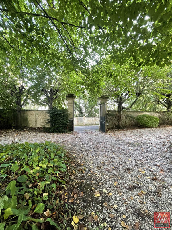 Maison - 335 m² - 10 pièces