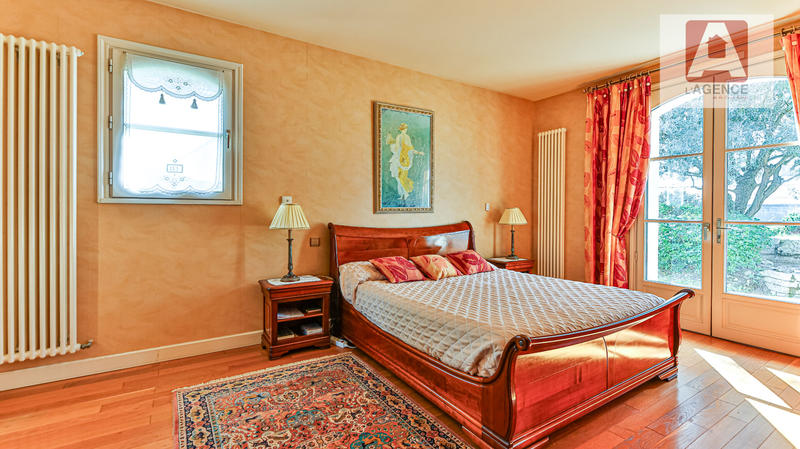 Maison - 244 m² - 4 pièces