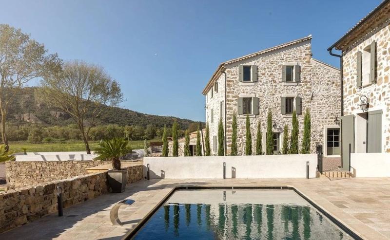 Mas - 800 m² - 15 pièces