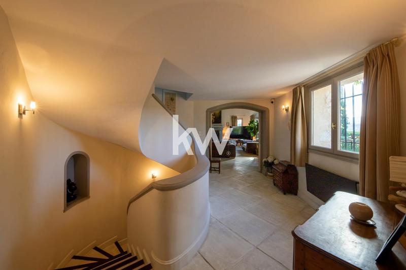 Maison - 490 m² - 7 pièces