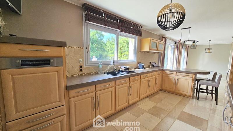 Maison - 202 m² - 8 pièces