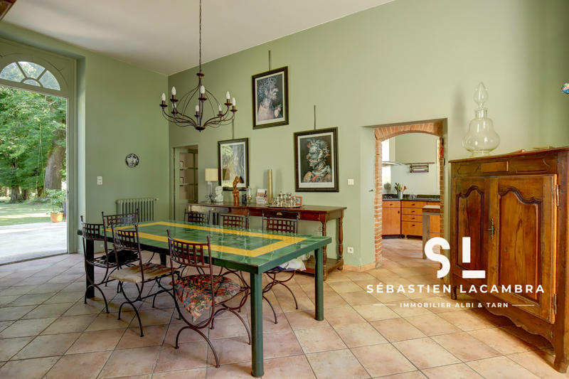 Propriété - 374 m² - 10 pièces