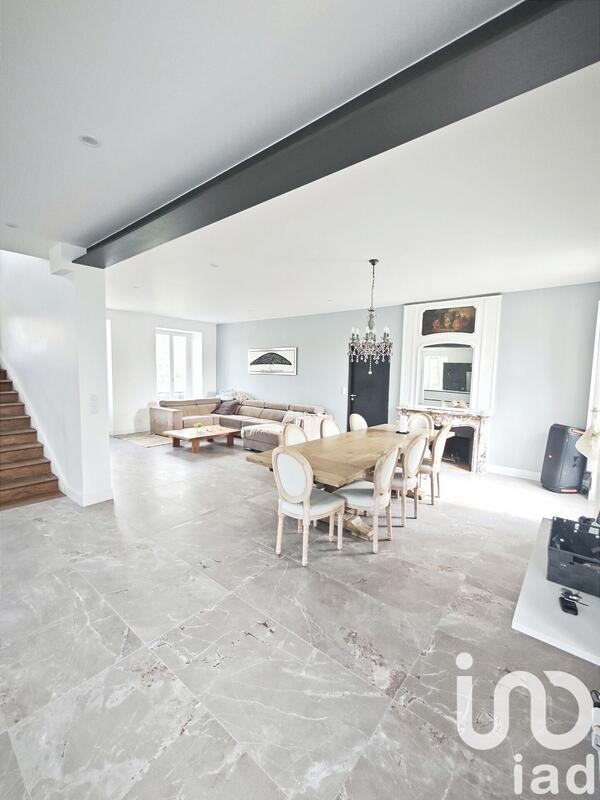 Château - 215 m² - 6 pièces