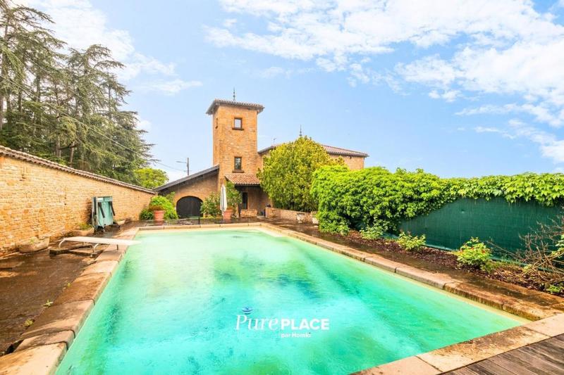 Maison - 262 m² - 6 pièces