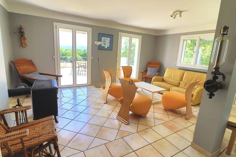 Propriété - 286 m² - 10 pièces