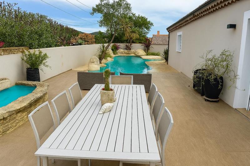 Maison - 225 m² - 9 pièces